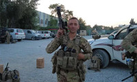 [ẢNH] Vụ lính Mỹ đổi thuốc lá lấy xe bán tải gắn súng máy Nga đề bảo vệ sân bay Kabul