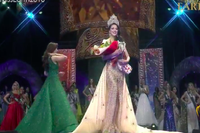 Khoảnh khắc 3 mỹ nhân Việt đăng quang trên đấu trường nhan sắc quốc tế