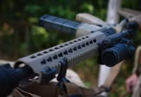 [ẢNH] Vệ binh Quốc gia Ukraine thay thế súng AK bằng súng AR-15 Mỹ