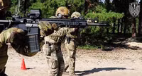 [ẢNH] Vệ binh Quốc gia Ukraine thay thế súng AK bằng súng AR-15 Mỹ