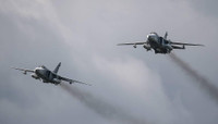 [ẢNH] ‘Kiếm sĩ’ Su-24M Nga thường xuyên bay cắt mặt chiến hạm phương Tây