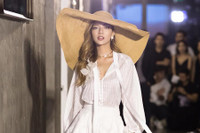 [ẢNH] Nhan sắc nóng bỏng của nữ chính 'Võ sinh đại chiến' - Katleen Phan Võ