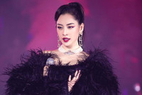 [ẢNH] Chân dung 2 mỹ nhân Việt có màn 'đá chéo sân' gây tranh cãi nhất showbiz