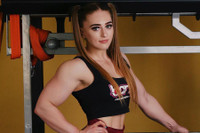 [ẢNH] Những cô gái có khuôn mặt khả ái nhưng thân hình lực sĩ gây choáng váng