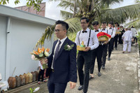 [ẢNH] Đám cưới miền Tây đặc biệt của Á hậu Thúy An: Nhà trai đi thuyền, cô dâu vàng đeo ‘trĩu cổ’, dàn phù dâu toàn Hoa hậu