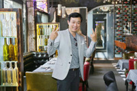 [ẢNH] Danh hài Vân Sơn: Sự nghiệp thành công, hôn nhân viên mãn bên người vợ xinh đẹp