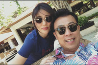 [ẢNH] Danh hài Vân Sơn: Sự nghiệp thành công, hôn nhân viên mãn bên người vợ xinh đẹp