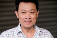 [ẢNH] Danh hài Vân Sơn: Sự nghiệp thành công, hôn nhân viên mãn bên người vợ xinh đẹp