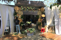 [ẢNH] Đám cưới miền Tây đặc biệt của Á hậu Thúy An: Nhà trai đi thuyền, cô dâu vàng đeo ‘trĩu cổ’, dàn phù dâu toàn Hoa hậu