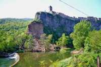 [ẢNH] Những công trình 'cheo leo' trên vách đá nổi tiếng trên thế giới