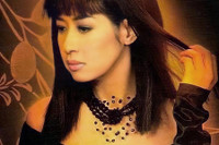 [ẢNH] Danh ca Ý Lan: Sự nghiệp 'nở muộn' và cuộc sống viên mãn bên người chồng thứ ba