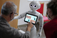 [ẢNH] Robot giúp con người trong cuộc chiến chống đại dịch Covid-19