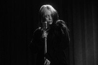 [ẢNH] 'Nữ hoàng nhạc đau khổ' Billie Eilish đã vượt qua mặc cảm ngoại hình như thế nào? 