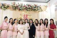 [ẢNH] Đám cưới miền Tây đặc biệt của Á hậu Thúy An: Nhà trai đi thuyền, cô dâu vàng đeo ‘trĩu cổ’, dàn phù dâu toàn Hoa hậu