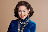 [ẢNH] Danh ca Ý Lan: Sự nghiệp 'nở muộn' và cuộc sống viên mãn bên người chồng thứ ba