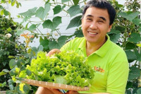 [ẢNH] MC Quyền Linh ở tuổi 52: Tổ ấm bình yên, sống giản dị dù tài sản ‘kếch xù’