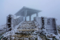 [ẢNH] Ngắm khung cảnh lần đầu tiên băng tuyết phủ trắng đỉnh Mẫu Sơn trong năm 2021