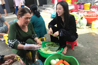 [ẢNH] Đám cưới miền Tây đặc biệt của Á hậu Thúy An: Nhà trai đi thuyền, cô dâu vàng đeo ‘trĩu cổ’, dàn phù dâu toàn Hoa hậu