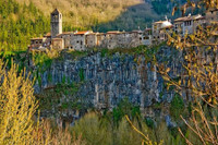 [ẢNH] Những công trình 'cheo leo' trên vách đá nổi tiếng trên thế giới