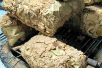 [ẢNH] Đất hun khói và loạt món ăn lạ miệng từ bùn đất không phải ai cũng biết