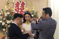 [ẢNH] Đám cưới miền Tây đặc biệt của Á hậu Thúy An: Nhà trai đi thuyền, cô dâu vàng đeo ‘trĩu cổ’, dàn phù dâu toàn Hoa hậu