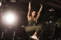 [ẢNH] Những cô gái có khuôn mặt khả ái nhưng thân hình lực sĩ gây choáng váng