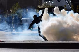 8 người chết trong cuộc biểu tình tại Lãnh sự quán Mỹ ở Karachi