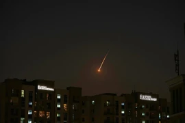 UAE tuyên bố đánh chặn phần lớn tên lửa và máy bay không người lái phóng từ Iran