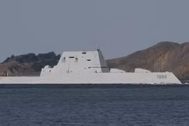 Cháy tàu khu trục tàng hình USS Zumwalt của Hải quân Mỹ 