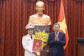 Tổng bí thư, Chủ tịch nước Tô Lâm trao quyết định thăng quân hàm Thượng tướng cho đồng chí Đặng Hồng Đức