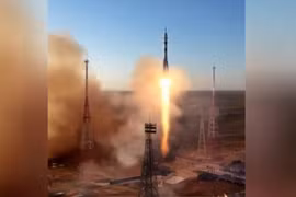Cận cảnh vụ phóng tàu vũ trụ Nga đưa phi hành gia Mỹ lên Trạm Vũ trụ Quốc tế (ISS)