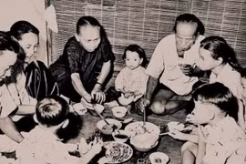 Mâm cơm đãi khách