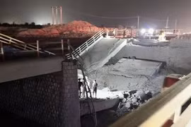 Mỹ tấn công một số cây cầu tại Iran, Tehran cảnh báo ‘toàn khu vực sẽ phải trả giá’ 