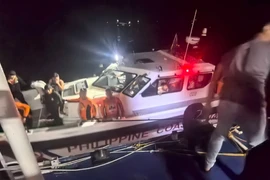 Chìm phà chở hơn 350 người ở Philippines