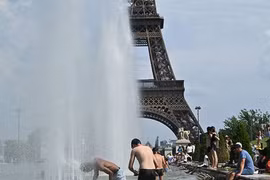 Hàng trăm người tử vong do nắng nóng gay gắt trên khắp châu Âu
