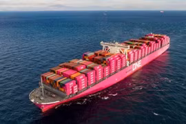 Hãng vận tải container lớn áp dụng phụ phí nhiên liệu khẩn cấp