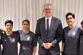 Một thành viên đội tuyển bóng đá nữ Iran đổi ý, không tị nạn ở Australia