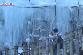 Những cột băng khổng lồ xuất hiện tại khe núi gần Tokyo