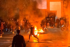 Iran vạch ‘lằn ranh đỏ’, tuyên bố sẽ đáp trả mạnh mẽ nếu Mỹ can thiệp 