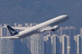 Bắt giữ nam hành khách cố gắng mở cửa máy bay giữa không trung