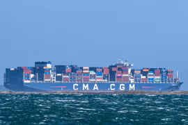 Tàu hàng đầu tiên của phương Tây được đi qua eo biển Hormuz