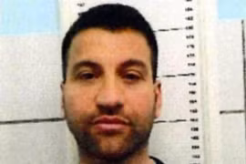 Italy huy động cả không quân và tàu tuần tra tham gia chiến dịch bắt giữ trùm mafia khét tiếng 