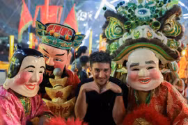 Người dân các nước châu Á rộn ràng đón Tết Nguyên đán Bính Ngọ