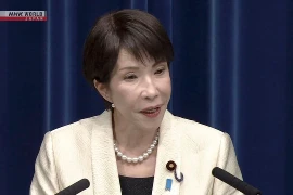 Thủ tướng Nhật Bản Takaichi Sanae họp báo sau khi tái đắc cử