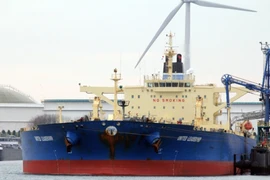 Tàu chở dầu bị tấn công khi đang trên hành trình đến Nga 