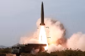 Triều Tiên phóng nhiều tên lửa đạn đạo ra biển