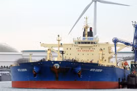 Tàu chở dầu bị tấn công khi đang trên hành trình đến Nga 