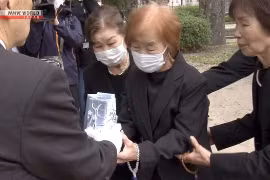 Hài cốt nạn nhân bom nguyên tử ở Hiroshima được trao lại cho người thân