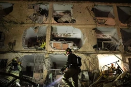 Iran phóng tên lửa vào nơi có cơ sở hạt nhân của Israel