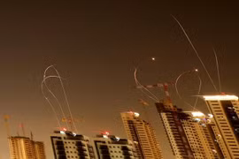 Tên lửa Iran xuyên thủng hệ thống phòng không Israel